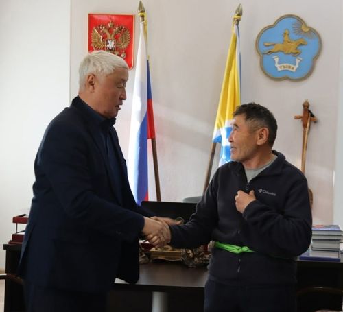 Дээди Хуралдың Даргазы эки турачы-биле ужурашкан