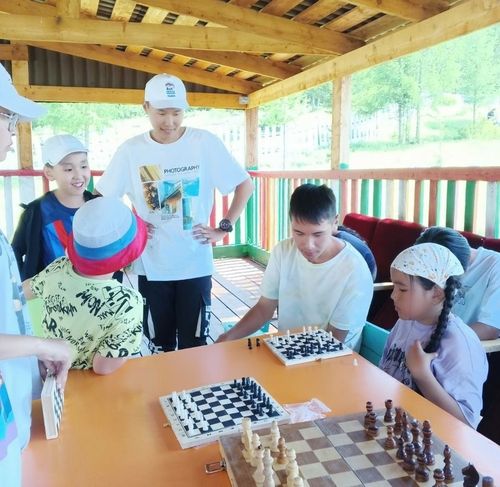 ФИДЕ-ниң спорт мастери «Сайлык» лагеринге аалдап четкен