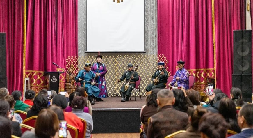 Кидистиң экизи салыжында, кижиниң экизи бүдүжүнде