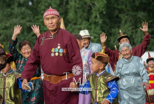 Онзагай хемчеглер-биле байлак болган