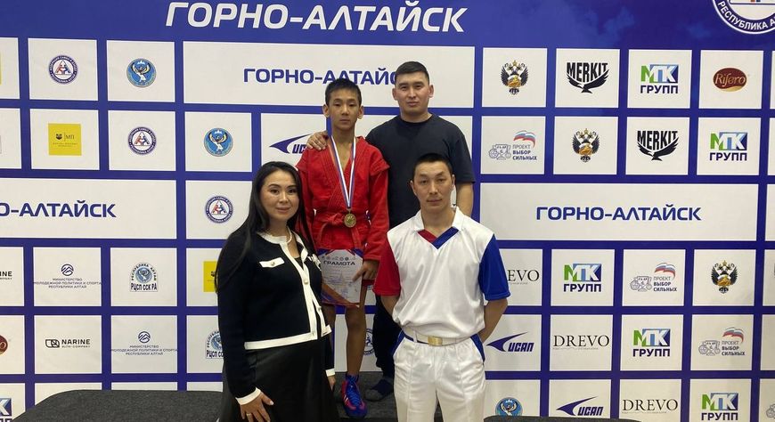 Юный самбист из Тувы завоевал бронзу на первенстве СФО и получил путевку на чемпионат России