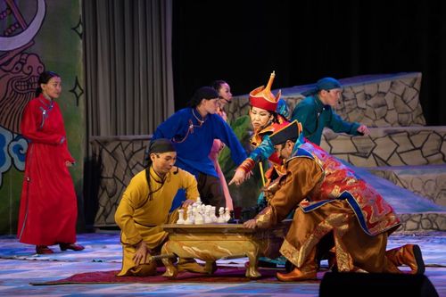 Чаа шиини көрүкчүлер сонуургаан