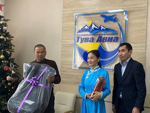 19 многодетных семей Тувы получили в подарок детские автокресла в рамках акции Миндортранса