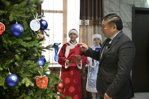 В Туве дан официальный старт новогодней благотворительной акции «Ёлка желаний»