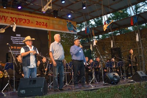 Дириг хөгжүм биле шажын ам-даа хөгжүүр