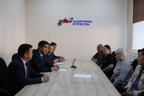 Айдын Сарыглар встретился с семьями военнослужащих