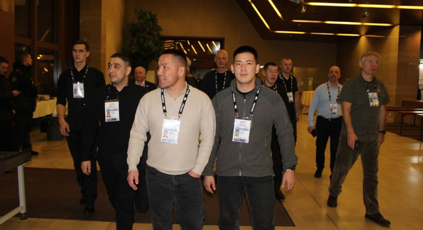 Первый день форума ветеранов СВО «Вместе победим» завершился встречей с актером Владимиром Машковым