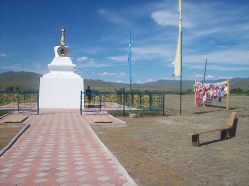 ИЗ СУБУРГАНА В БУРЕН-ХЕМЕ УКРАЛИ СТАТУЭТКУ БУДДЫ