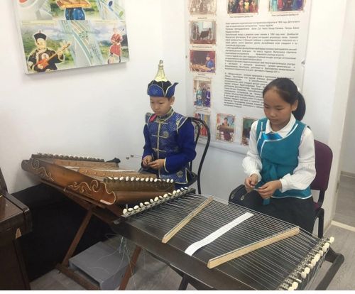 Уругларның уран чүүл школаларының материал-техниктиг баазазы чаартынган