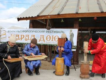 Чаагай арбай далганын, чиңге-тарааны, чочакты амзап…