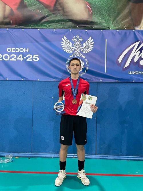 Юный футболист из Тувы признан лучшим игроком соревнований СФО в Томске