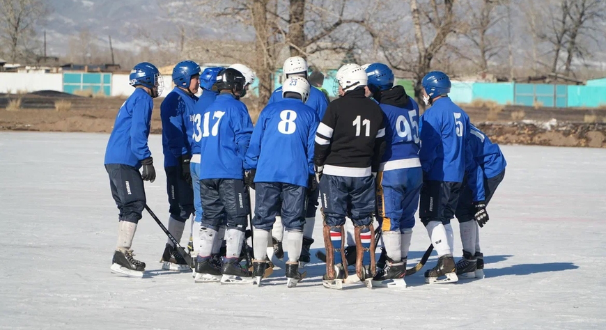 В Дзун-Хемчикском районе прошел республиканский турнир по хоккею с мячом