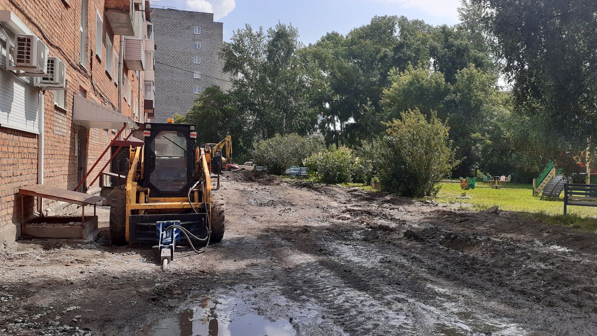 Город Назарово «вырос» минимум на 70 см. Теперь дворы приходится  раскапывать | 29.07.2022 | Назарово - БезФормата