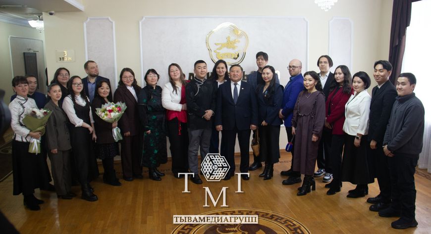 В День российской печати в Правительстве Тувы наградили лучших журналистов и работников СМИ