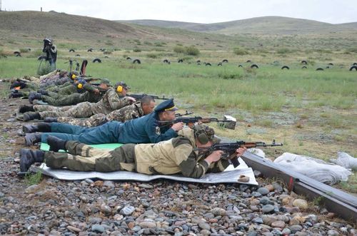В Туве десять команд силовых структур состязались в стрельбе из боевого оружия