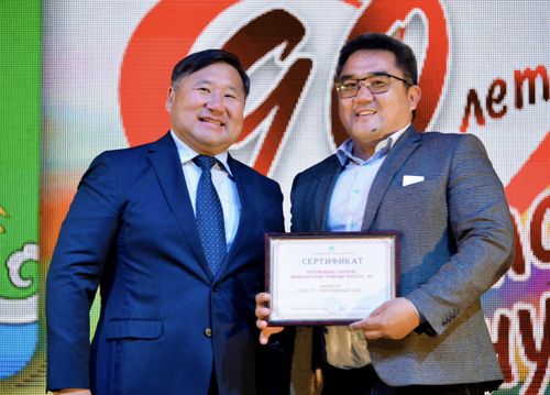 Глава Тувы наградил лучших работников Пий-Хемского района