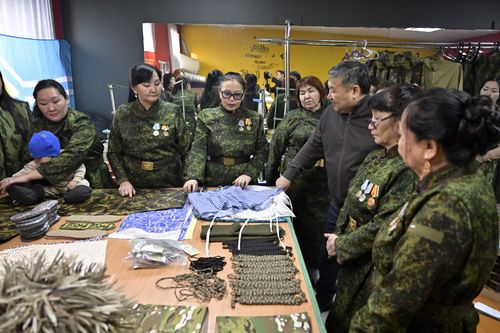 Сердца и руки мастериц: Швейный батальон Тувы поддерживает защитников Отечества