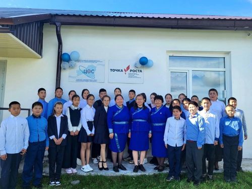 Школа села Тарлаг Пий-Хемского района отметила 100-летний юбилей