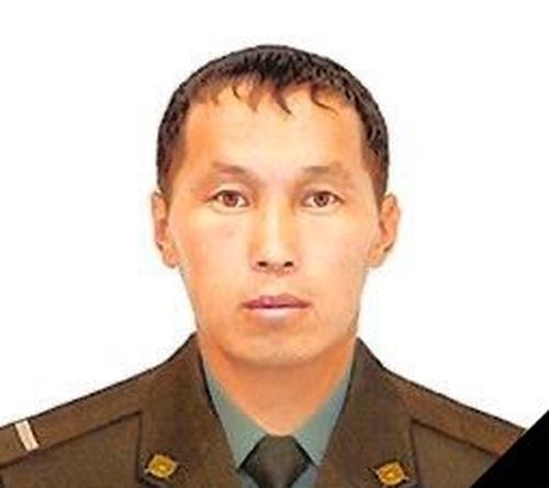 В Туве семье погибшего при исполнении воинского долга Хуреша Монгуша передали орден Мужества