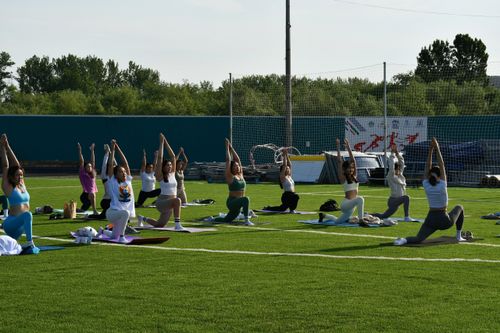 Жителей Тувы приглашают массово заняться йогой на свежем воздухе