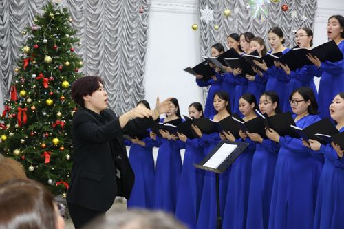 В Кызылском колледже искусств прошел ежегодный Рождественский концерт хоровой музыки