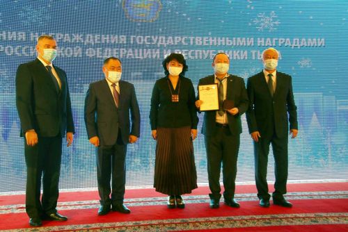 Национальный театр Тувы получил медаль от президента России