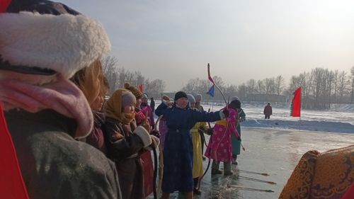 "Шагаа мергени" хүндүлүг ат манап турар