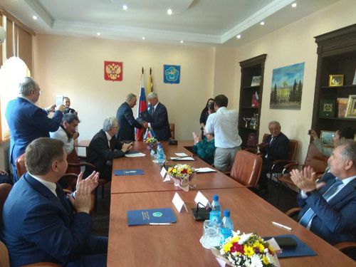 Верховный Хурал (Парламент) Тувы и Верховный Совет Хакасии подписали соглашение о межпарламентском сотрудничестве 