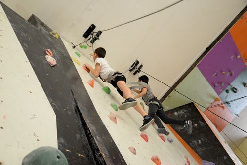 В университете Тувы появился свой скалодром