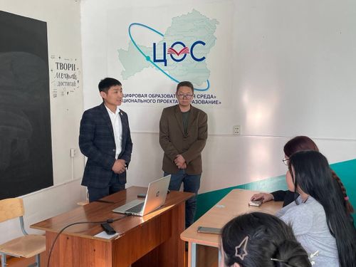 Аныяк эртемденнер Суг-Аксы болгаш Хөр-Тайга школаларынга аалдап четкен