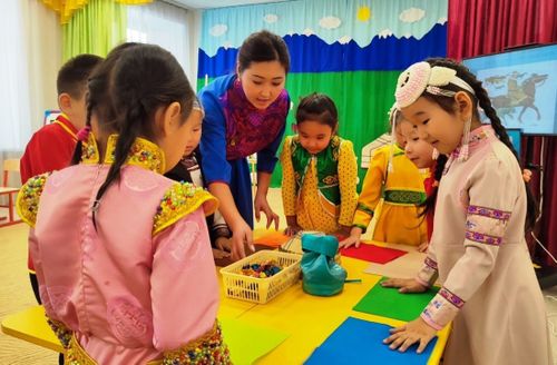 Уругларны тыва чоннуң езу-чаңчылдары-биле таныштырар