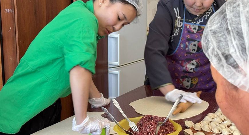 Администрация Монгун-Тайгинского района организовала среди своих сотрудников благотворительную акцию «Лепи Добро».
