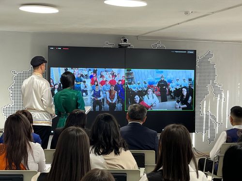 Студенты Тувы и ЛНР приняли участие в телемосте