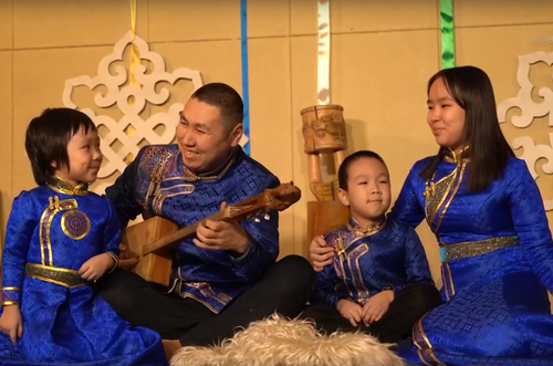 Семьи Тувы могут участвовать в творческом конкурсе «Музыкальная семья года»