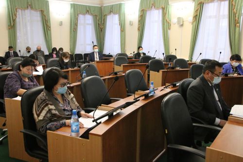 В Верховном Хурале продолжается подготовка ко второму чтению проекта республиканского бюджета на 2021 год