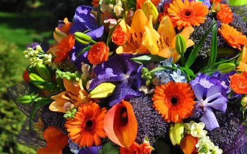 Можно ли дарить цветы мужчине? Флорист Анна Гостевская о самых модных букетах этого лета