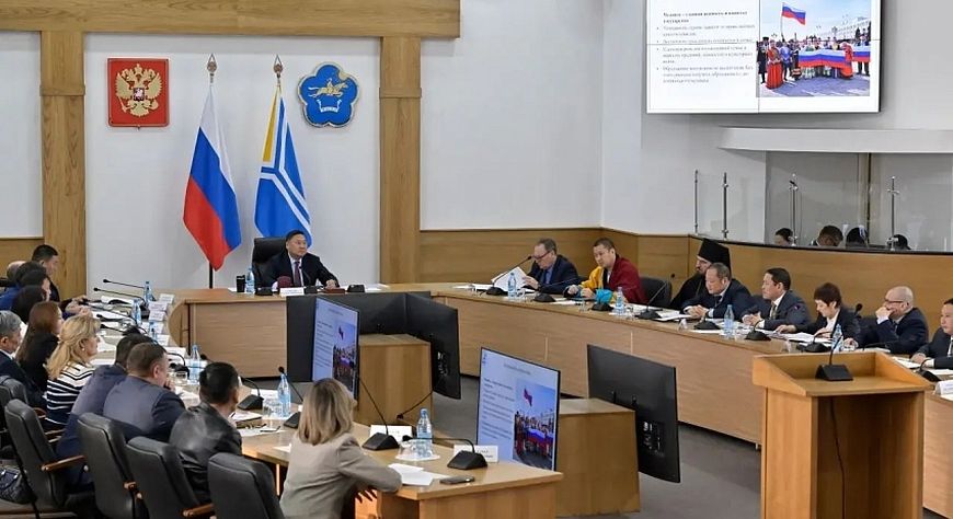 Российжи сүлде-сүзүк болгаш мөзү-шынарның үнелиг чүүлдерин кадагалап, быжыглаар талазы-биле хемчеглерни чугаалашкан