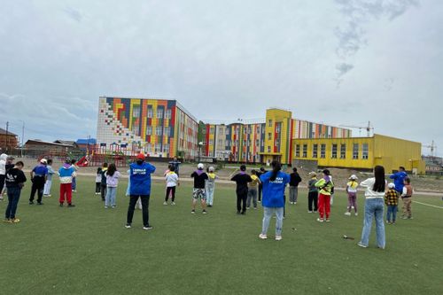 Единороссы Тувы помогли организовать утреннюю зарядку с мастером спорта России