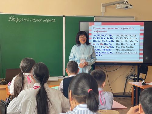 Төрээн дыл башкыларының тергиини кым болурул