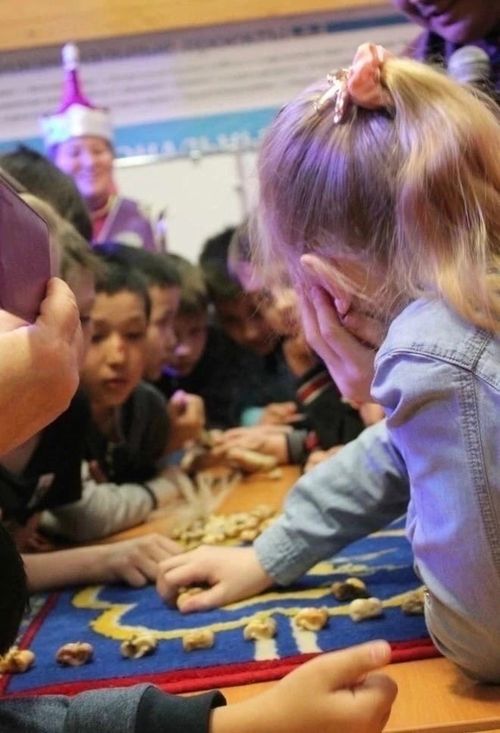 Во временных досуговых центрах Тувы более 2000 детей нашли занятия по интересам