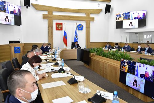 Владислав Ховалыг подверг жесткой критике работу руководителей районов