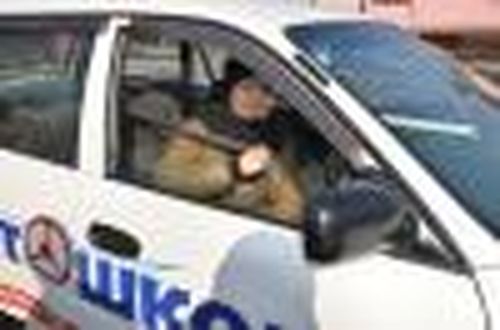 Прекрасный пол прекрасно водит