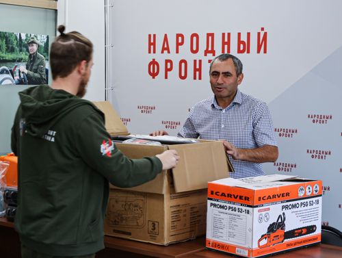 Сражаются солдаты, а мы подарим им тепло