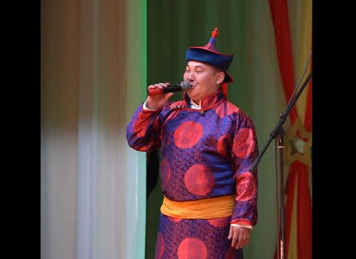 Делегейде ховар болгаш онзагай уран чүүл