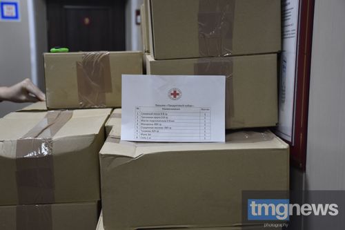 Красный крест передал продукты для медиков