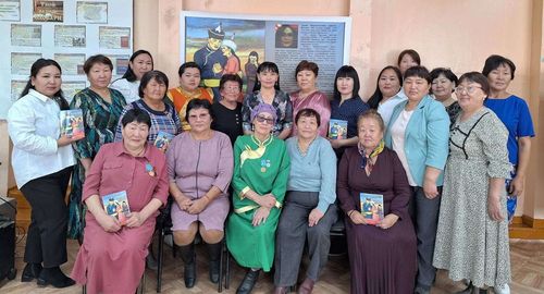 Алдын күс болгаш чаа ном байырлалы