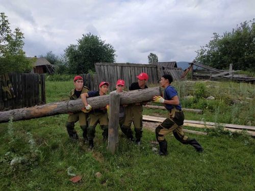 Волонтёры из Тувы помогают пострадавшим от наводнения в Иркутской области 