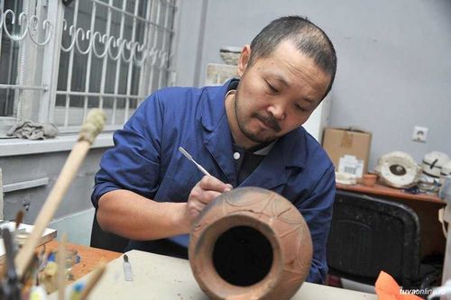 Мастер из Тувы займется выпуском национальных сувениров