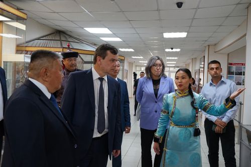 Тывада Россияның Культура яамызының сайыдының оралакчызы Владимир Осинцев келген.