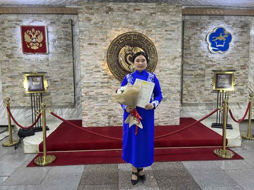 Алдарлыг эмчиниң өөреникчизи